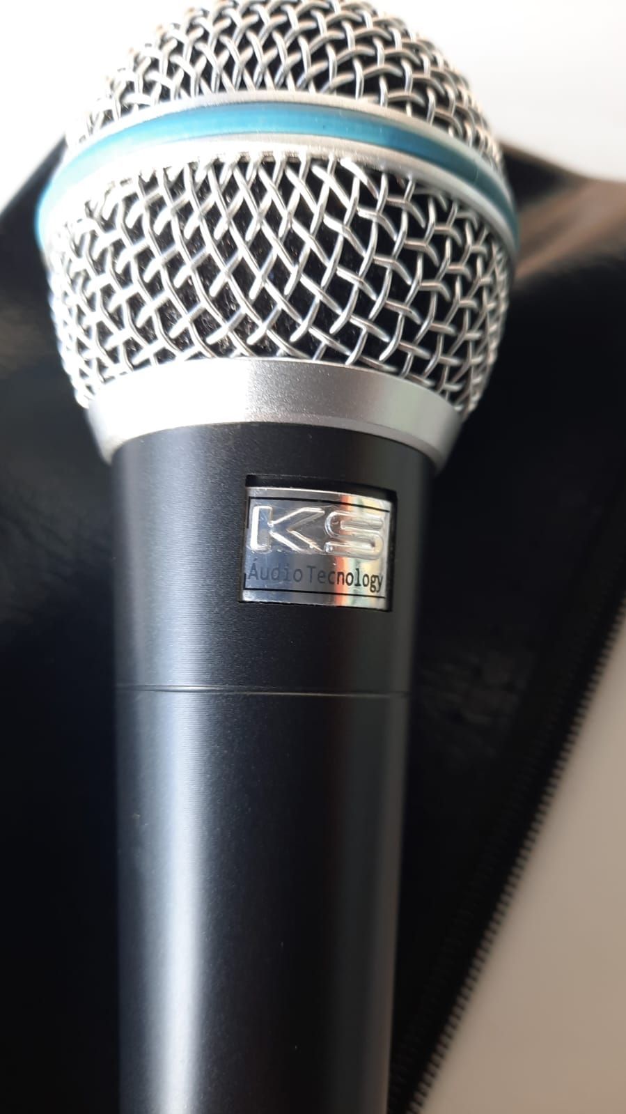 Microfone com fio dinâmico profissional KS novo
R$70