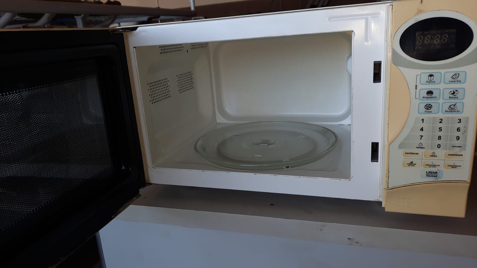 Microondas Philco 25 litros bem conservado funcionando com garantia
R$250