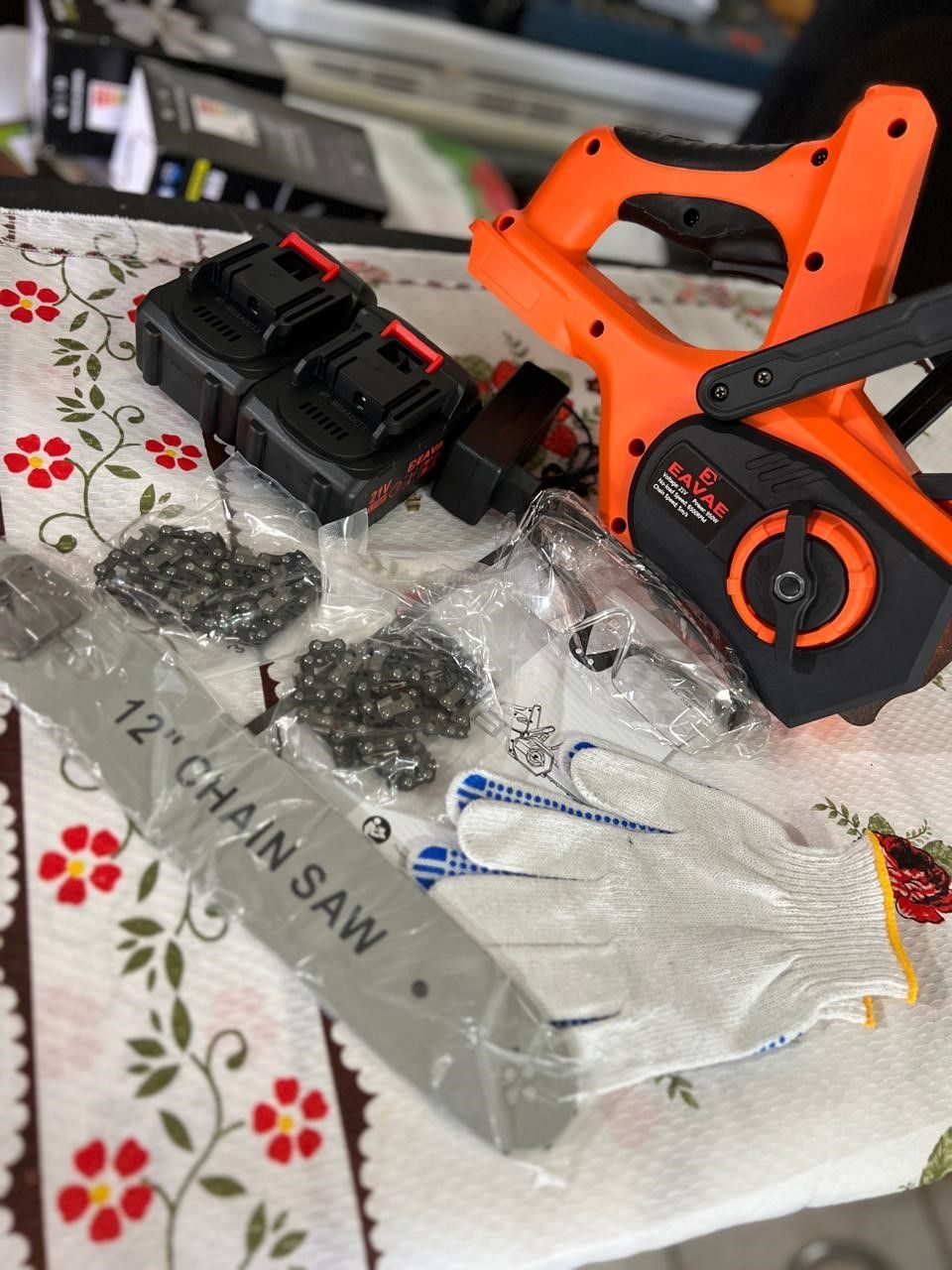 Moto serra elétrica 12 Polegadas 2 baterias na caixa