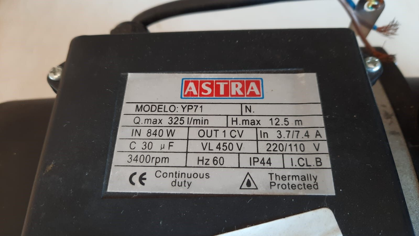 ferramentas Motobomba 1 cv 220/110 volts nova marca Astra modelo yp71 na caixa