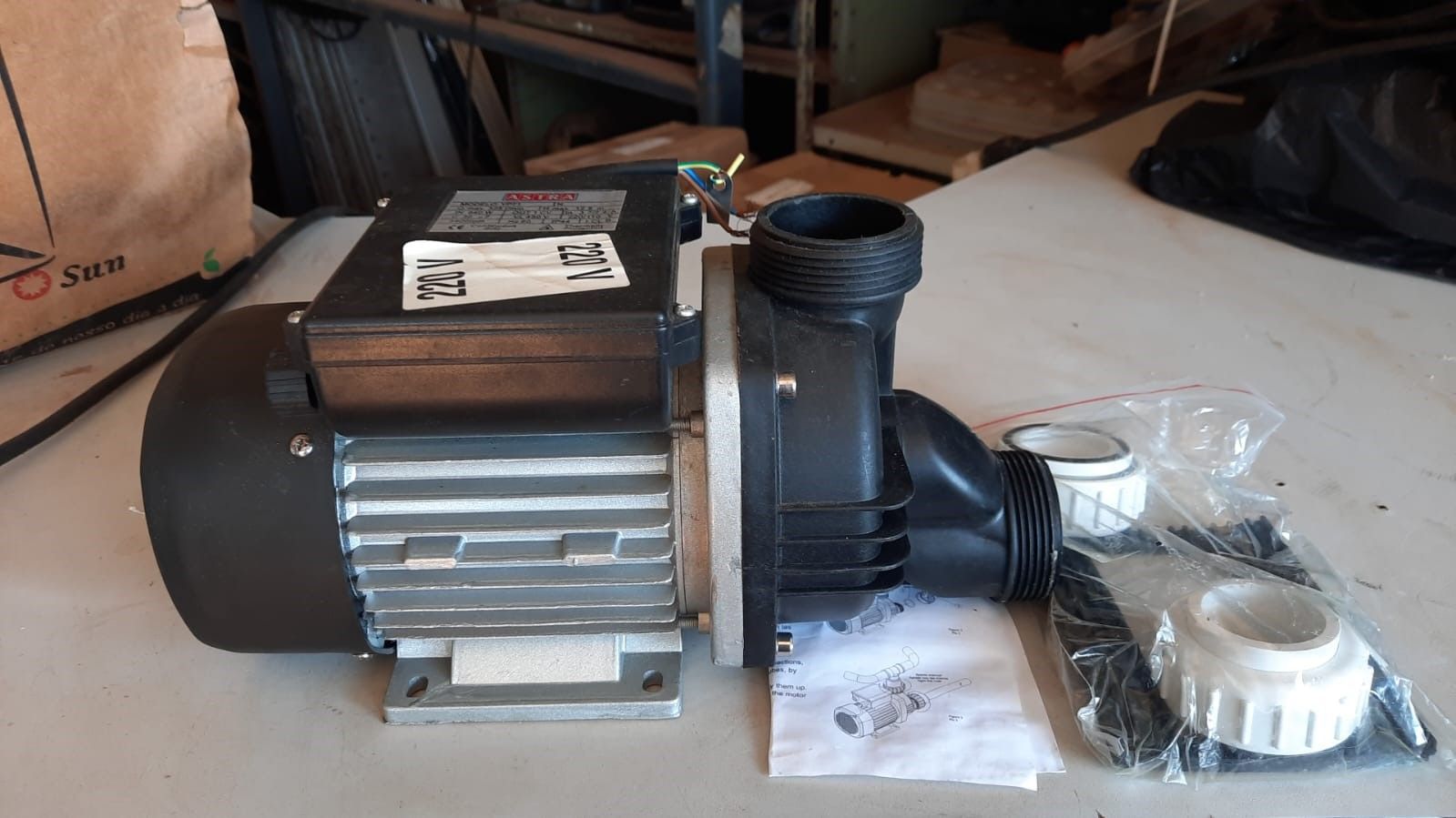 Motobomba 1 cv 220/110 volts nova marca Astra modelo yp71 na caixa