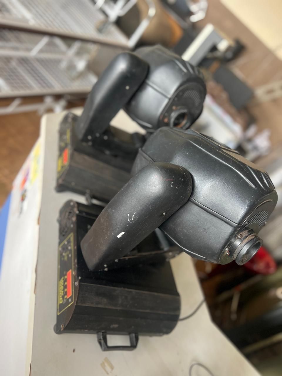 Par de Moving Woak Wood funcionado 100%
R$1.000