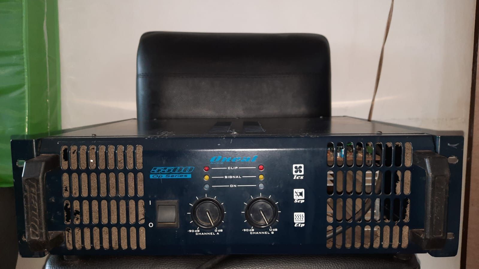 comercio Amplificador de potência Oneal Op 5500 série 1000w RMS bem conservado funcionando 100%
R$2.000