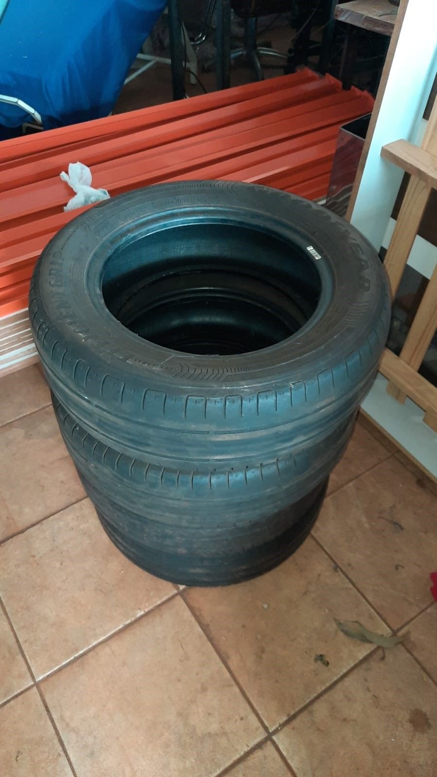 Pneus 195x65x15 jogo 04 sendo 2 Pirelli e 2 Goodyear todos usados na linha de segurança
