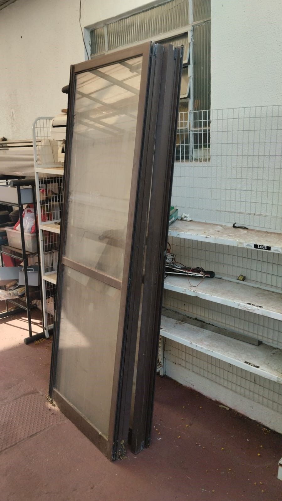 Porta de correr em alumínio e vidro 2,16x0,99 usadas bem conservadas preço R$350,00 cada