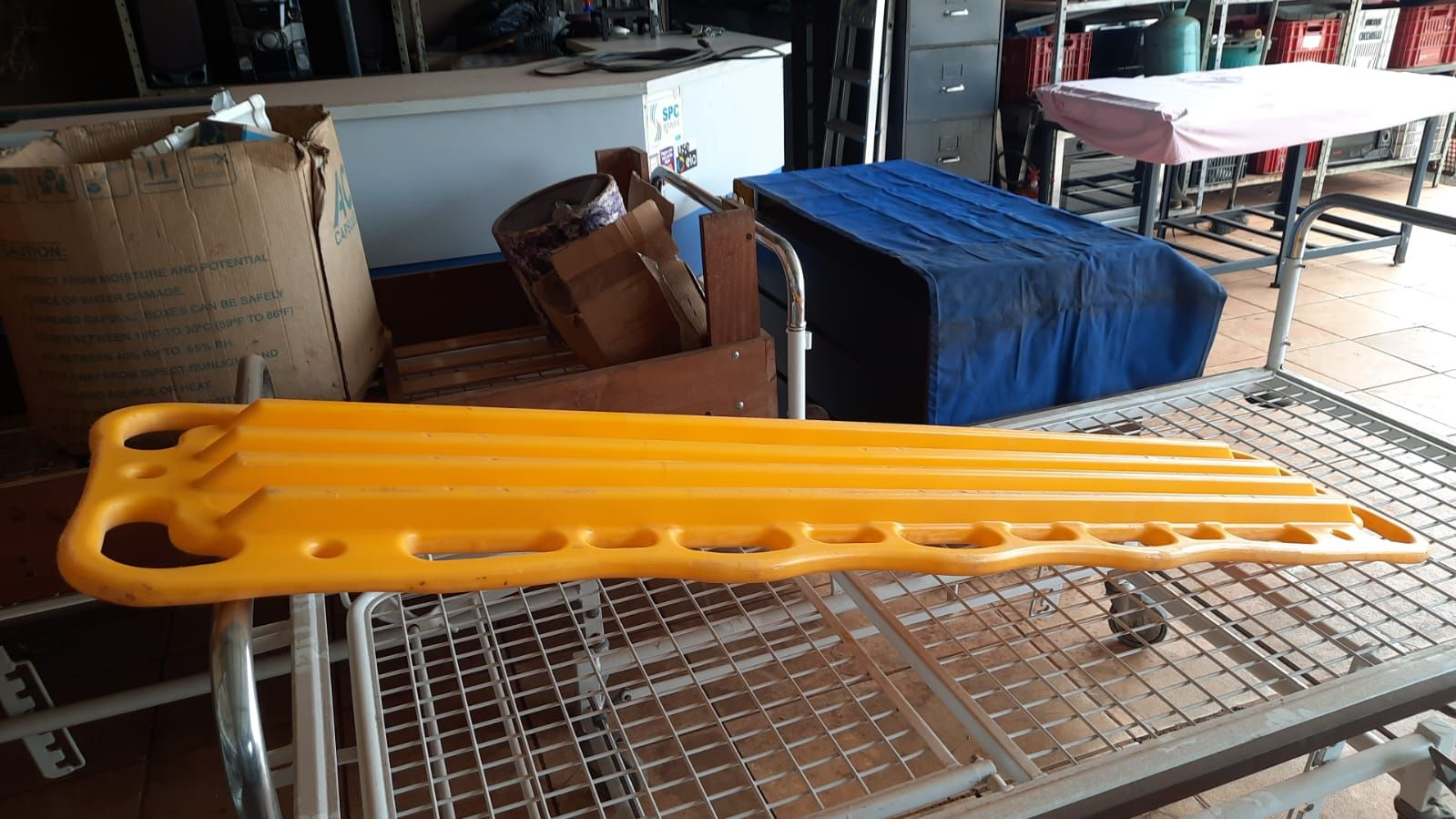 Prancha de Resgate Em Fibra Polietileno Adulto semi nova
R$250