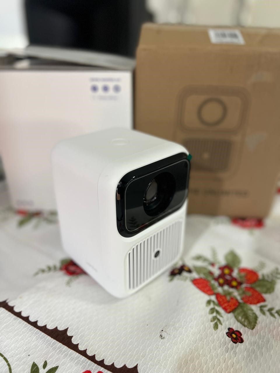 Projetor Xiaomi Wanbo Dali 1 350 Lúmens novinho na caixa