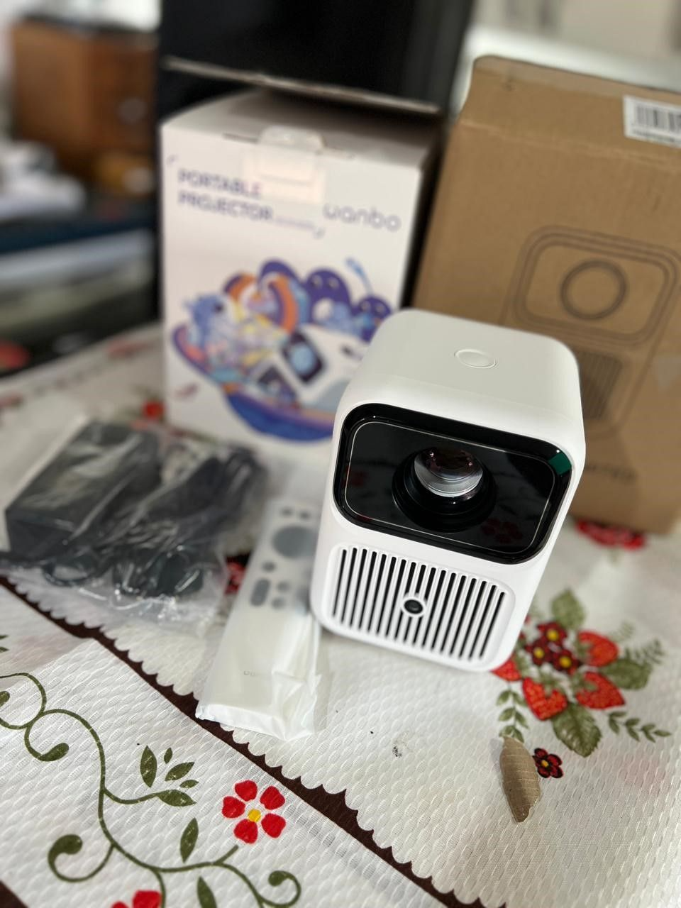 Projetor Xiaomi Wanbo Dali 1 350 Lúmens novinho na caixa