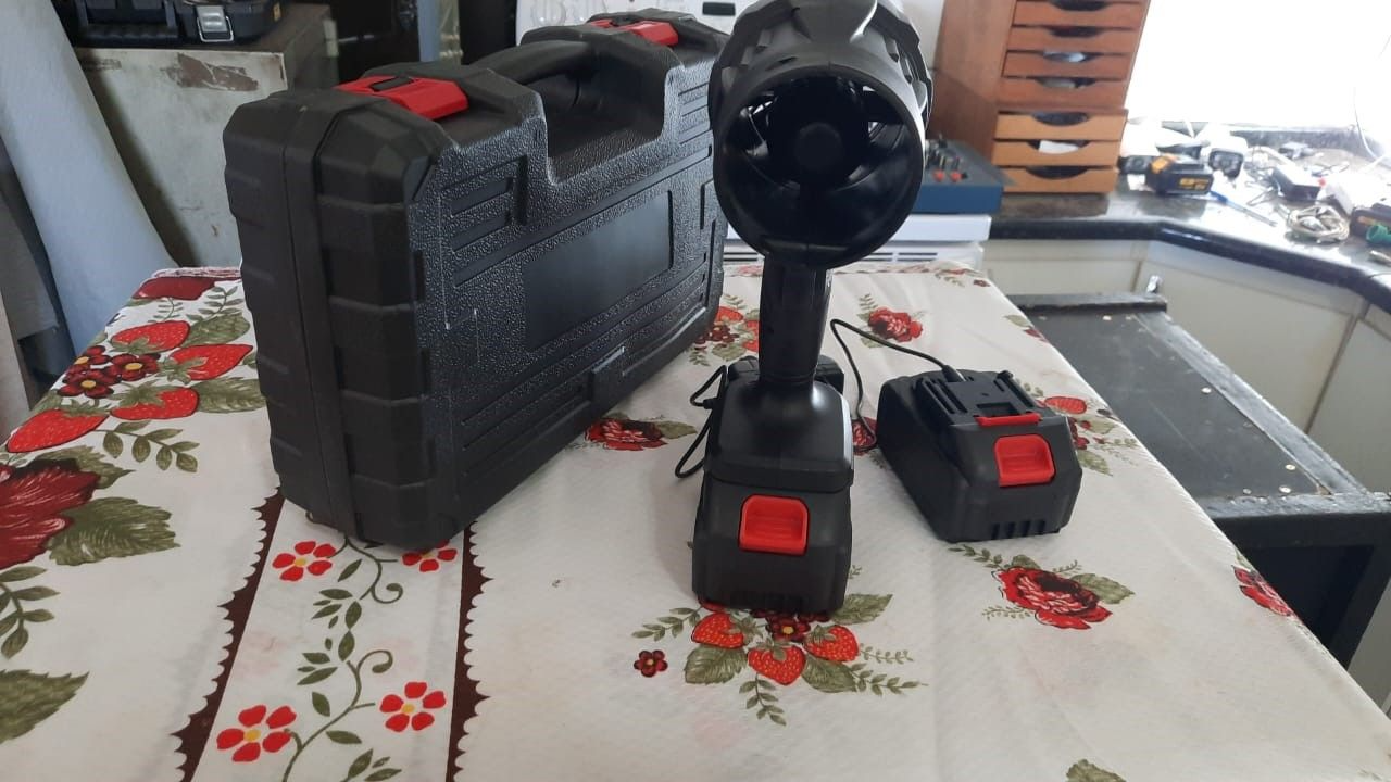 Soprador turbo portatil recarregavel com duas baterias e carregador novinho na maleta