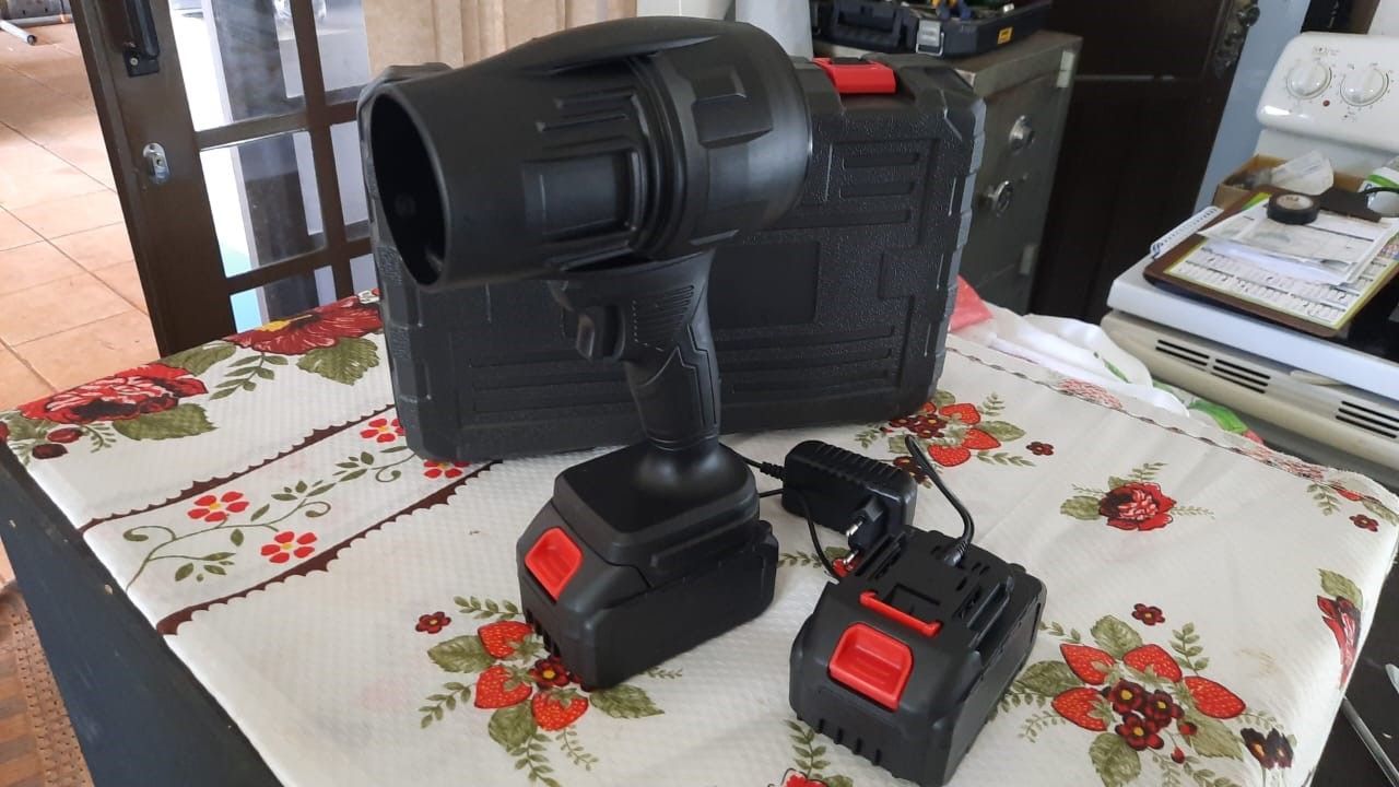 Soprador turbo portatil recarregavel com duas baterias e carregador novinho na maleta