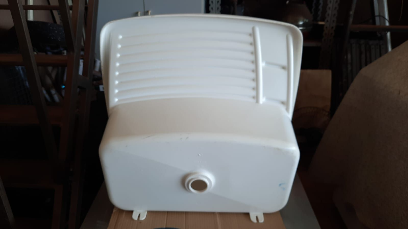 moveis Tanque plástico de parede 0,57x0,72x0,30 cm 40 litros bem conservado