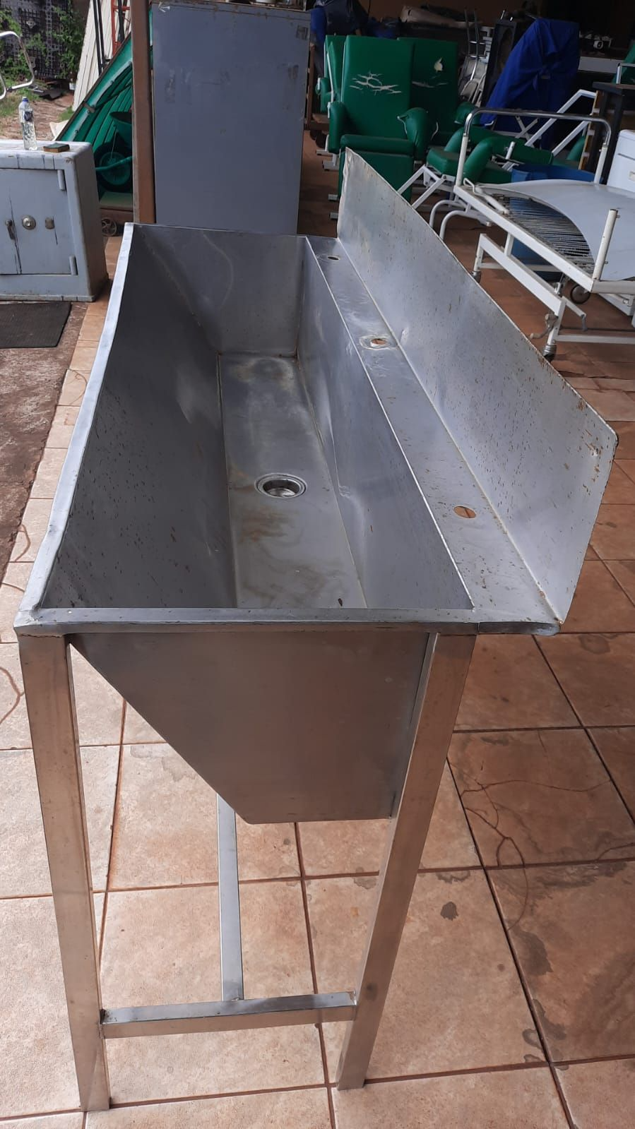 Tanque pia em inox com base também em inox 1,50x0,50 bem conservado
R$1.000