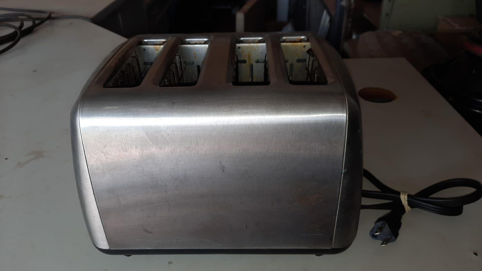 Torradeira elétrica Ge em inox para 04 fatias com controles individuais 127 volts bem conservada
R$300
