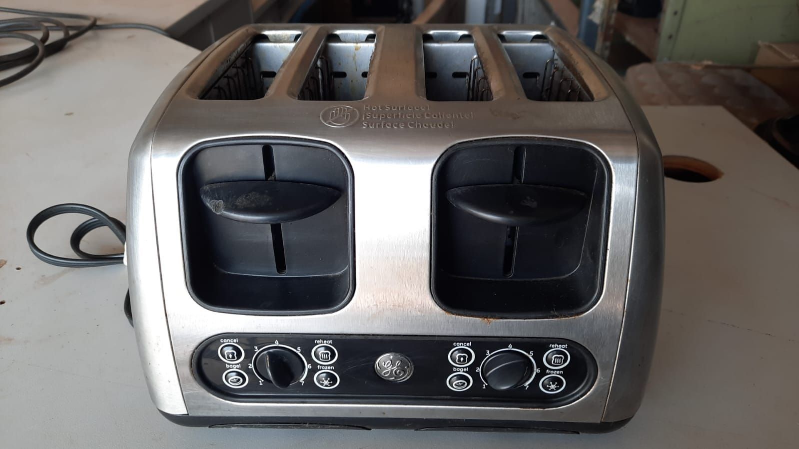 comercio Torradeira elétrica Ge em inox para 04 fatias com controles individuais 127 volts bem conservada
R$300