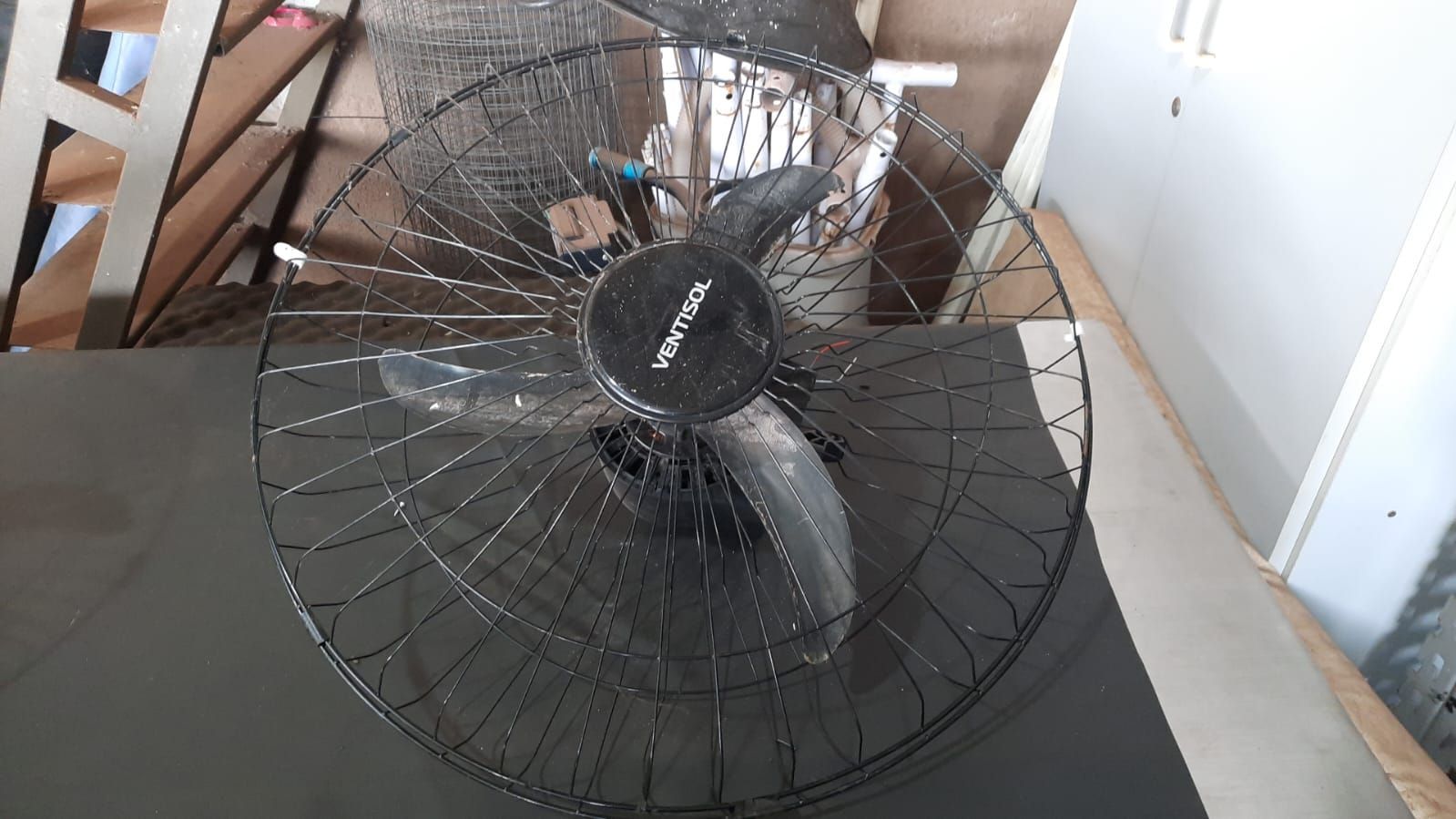Ventilador com defeito marca Ventisol não liga e não tem a base da parede
