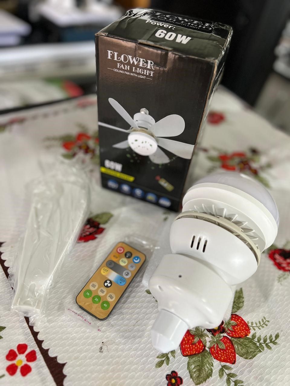 Ventilador Teto Com Lâmpada 60w Silencioso Controle Remoto 42 Cm Branco 127/220v Plástico 6pás novo