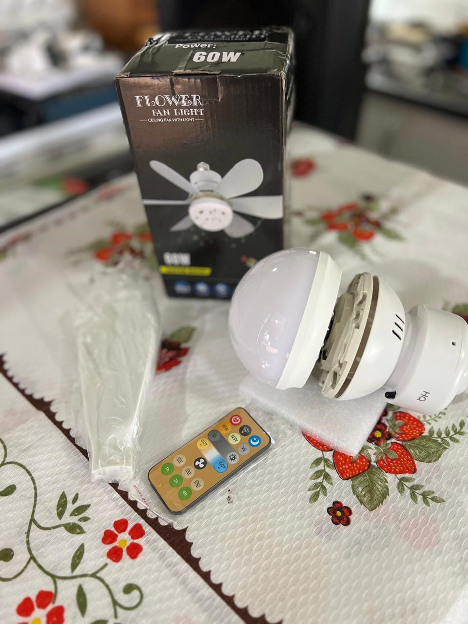 Ventilador Teto Com Lâmpada 60w Silencioso Controle Remoto 42 Cm Branco 127/220v Plástico 6pás novo