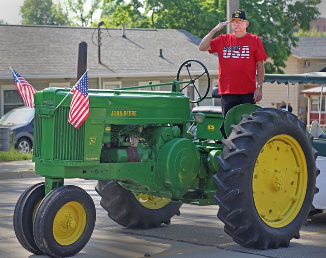 John Deere, Classic 2 cyl. Green 1940-'60 , Gallon Tractor Paint.