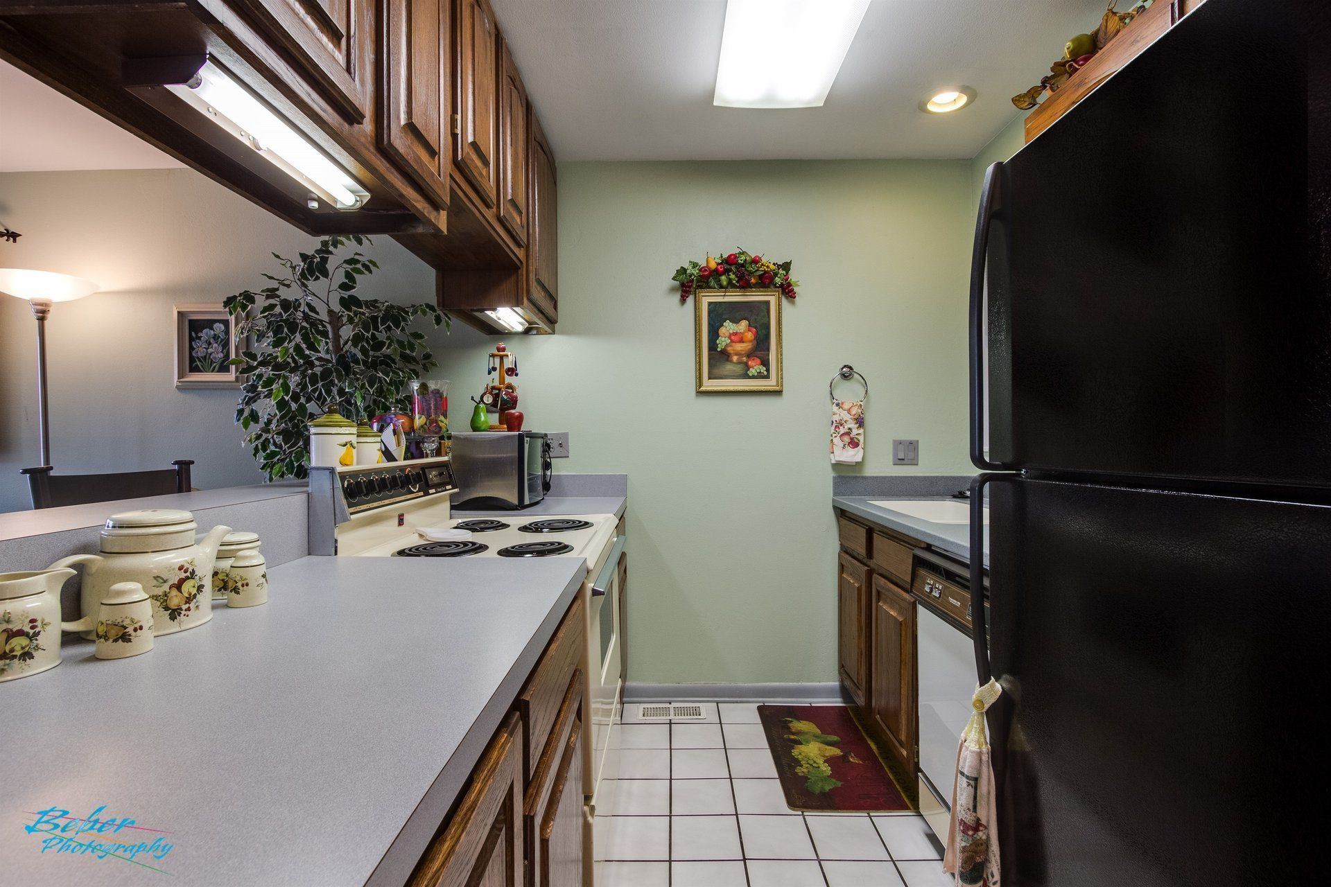 modern kitchen with bar at Willow Beach D7