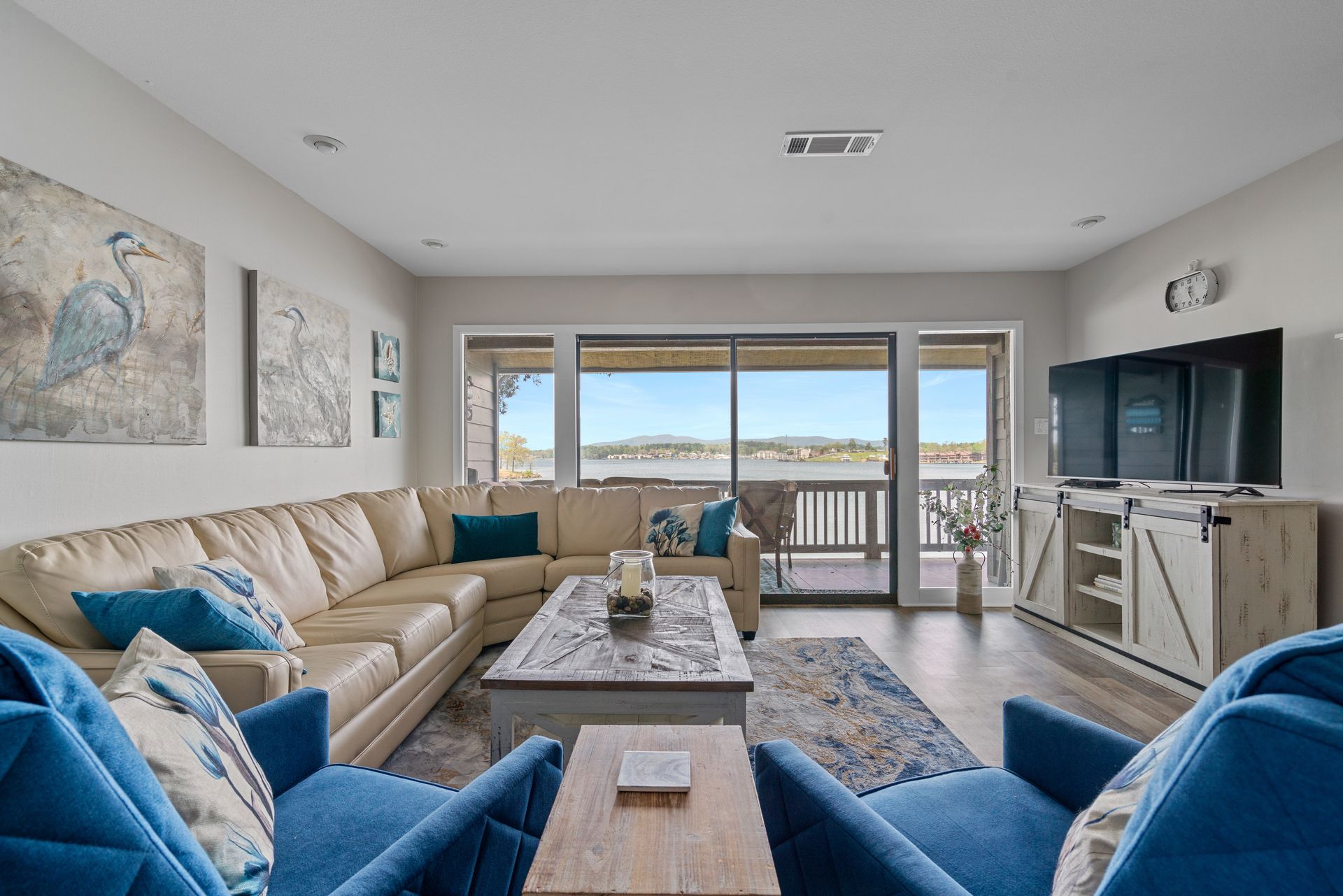 A living room filled with furniture and a flat screen tv.