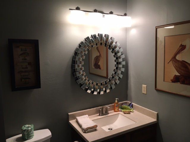 modern bathroom with round mirror at Willow Beach D8