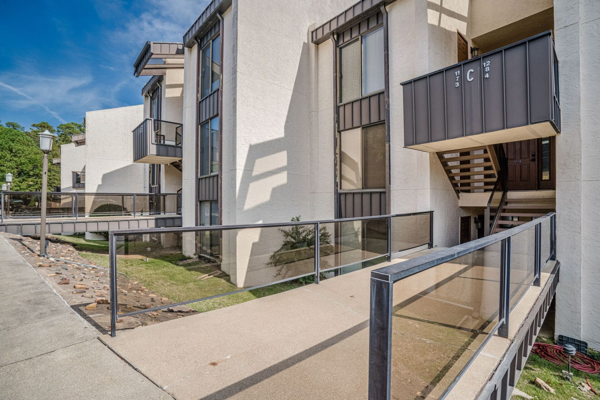 A row of apartment buildings with balconies and stairs.