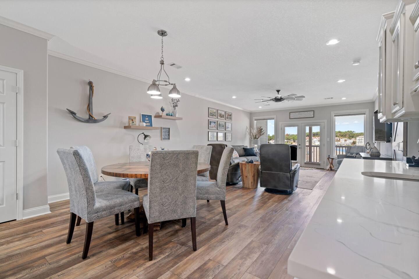 There is a dining room table and chairs in the middle of the room.