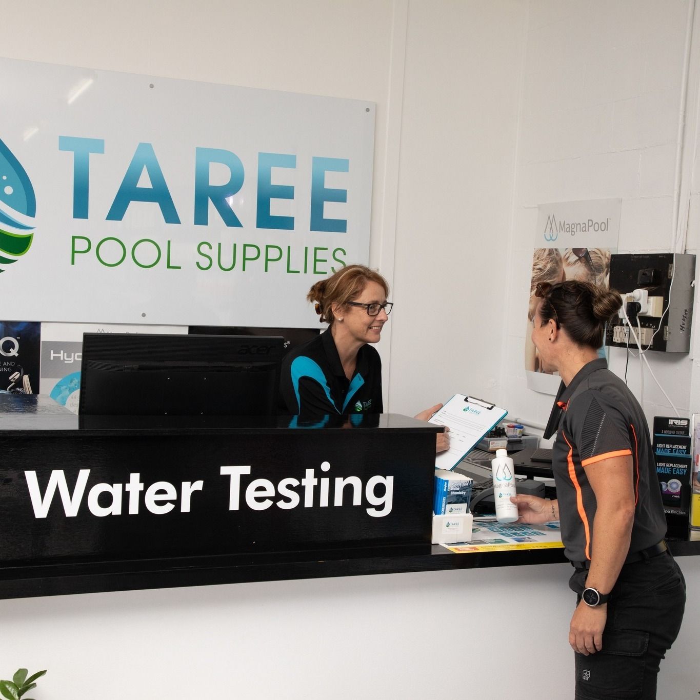 Taree Pool Supplies Assists a Customer With Water Testing