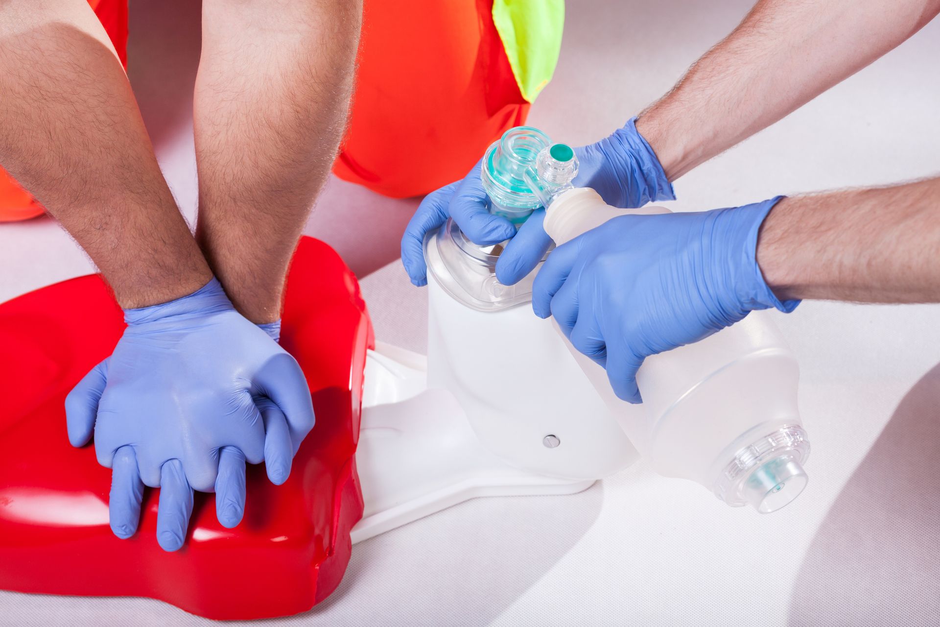 Participants in first aid session showcasing CPR course methods and lifesaving skills.