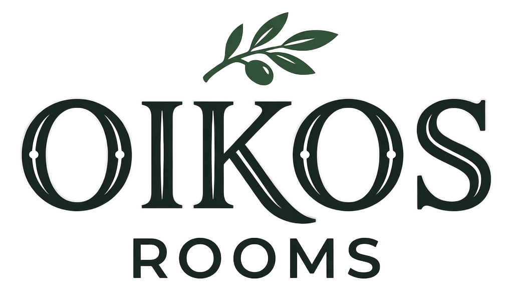 Logo di Oikos Rooms con un ramo d'ulivo stilizzato sopra il marchio denominativo su sfondo bianco.