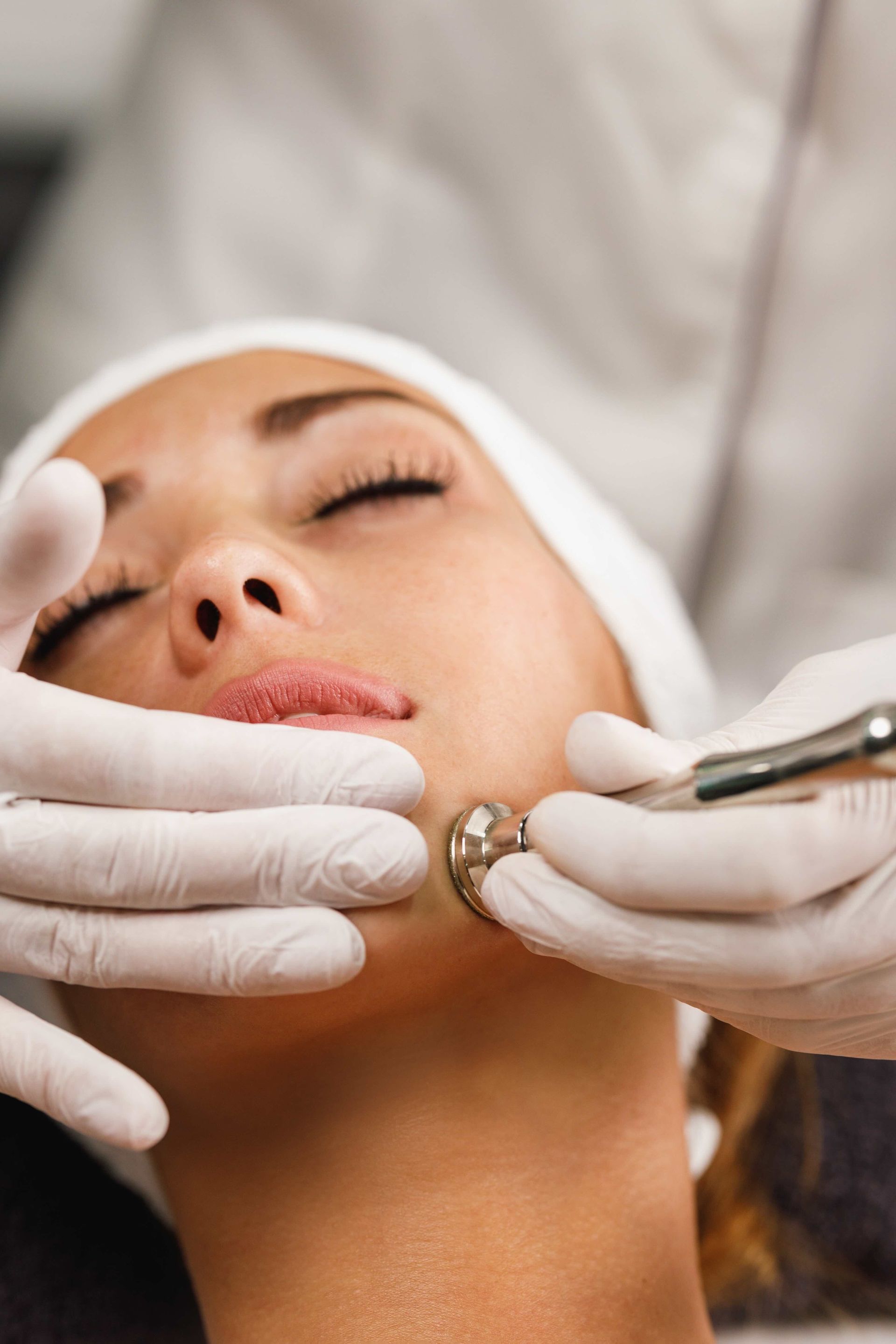 A woman is getting a facial treatment at a beauty salon.