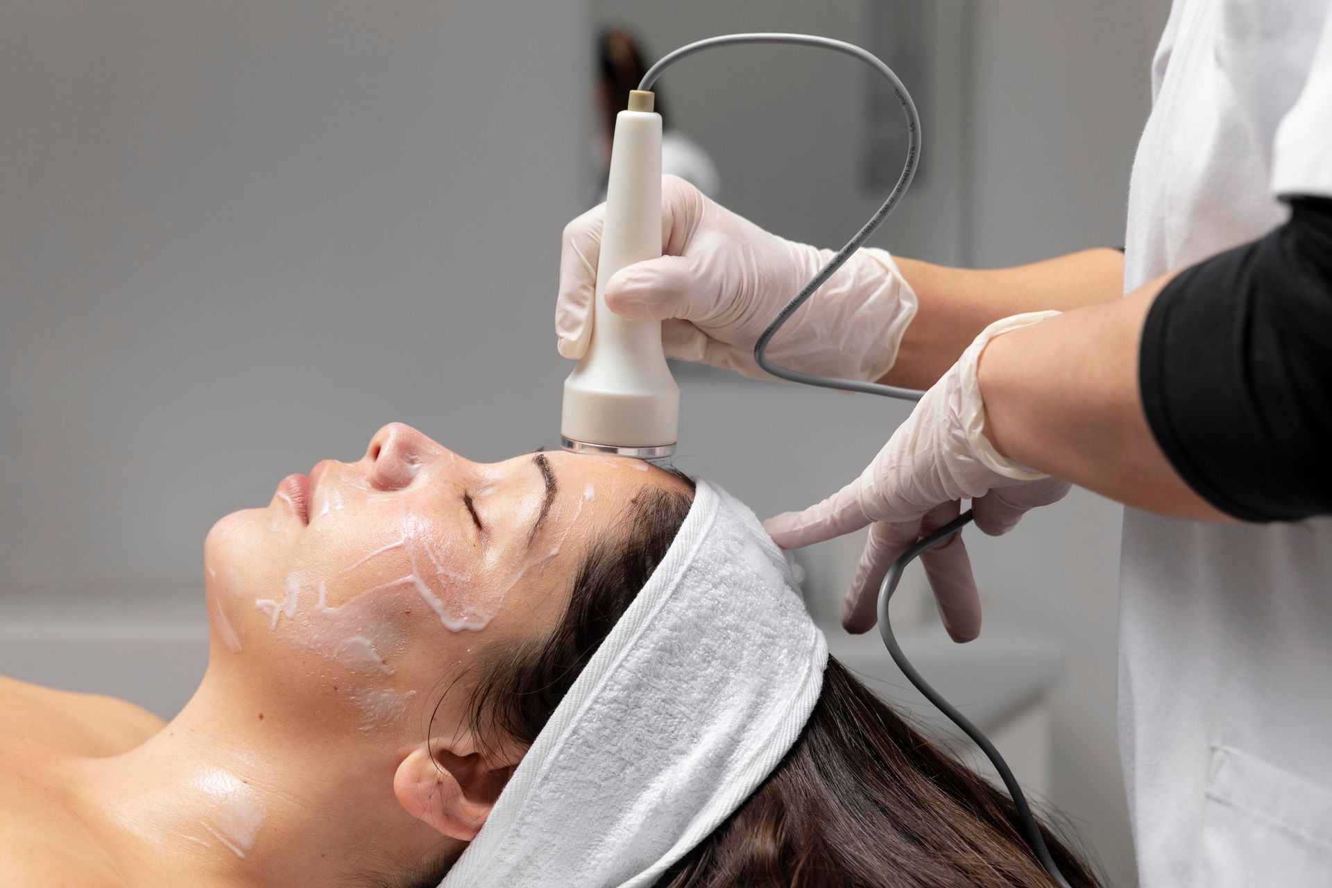 A woman is getting a facial treatment at a beauty salon.