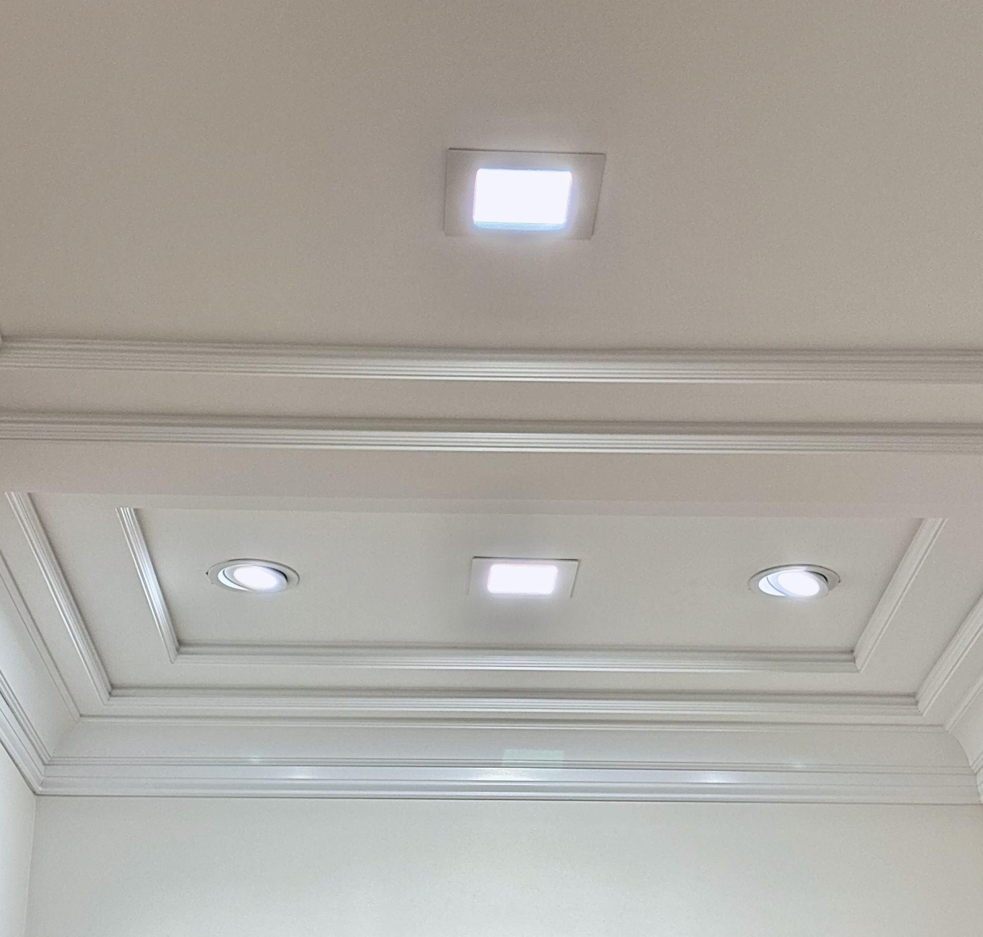 A white ceiling with a square light on it.