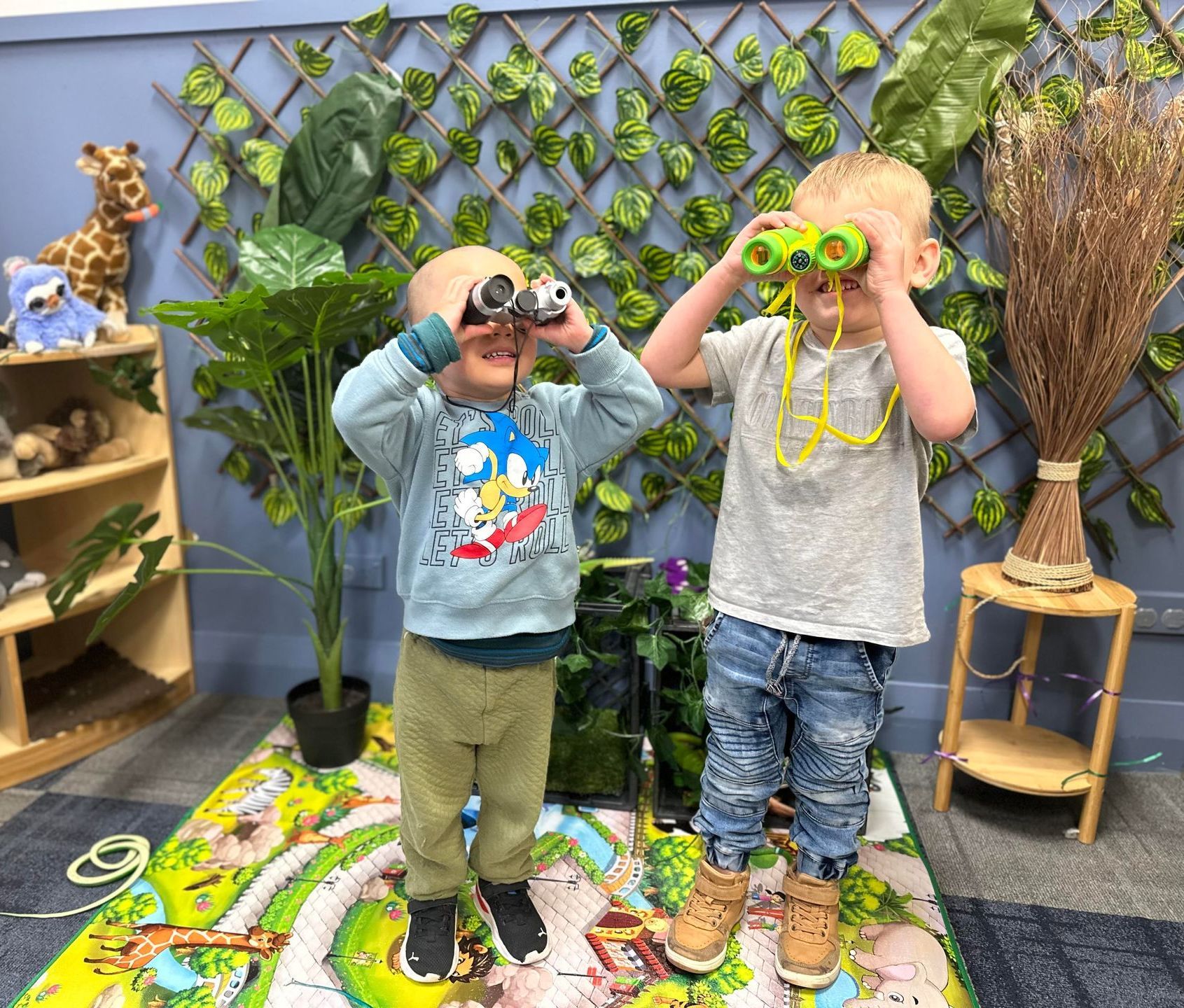 Tinkabell Learning Centre teacher teaching kids Children colouring in a Kindergarten in the eastern suburbs