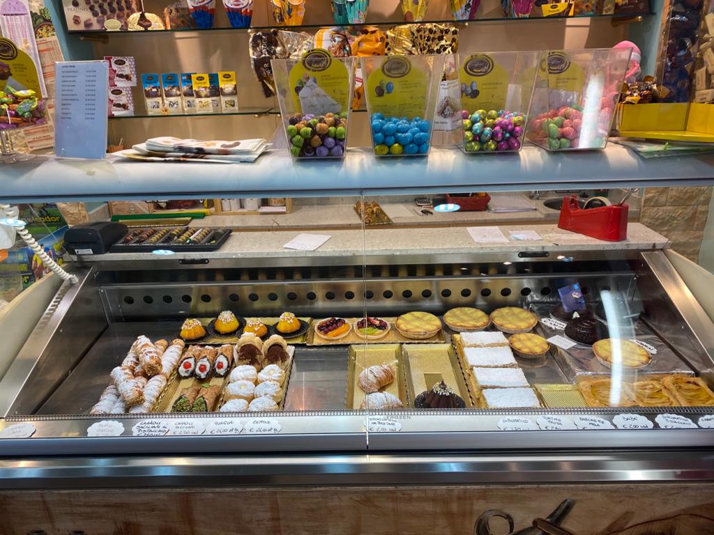 bancone della pasticceria