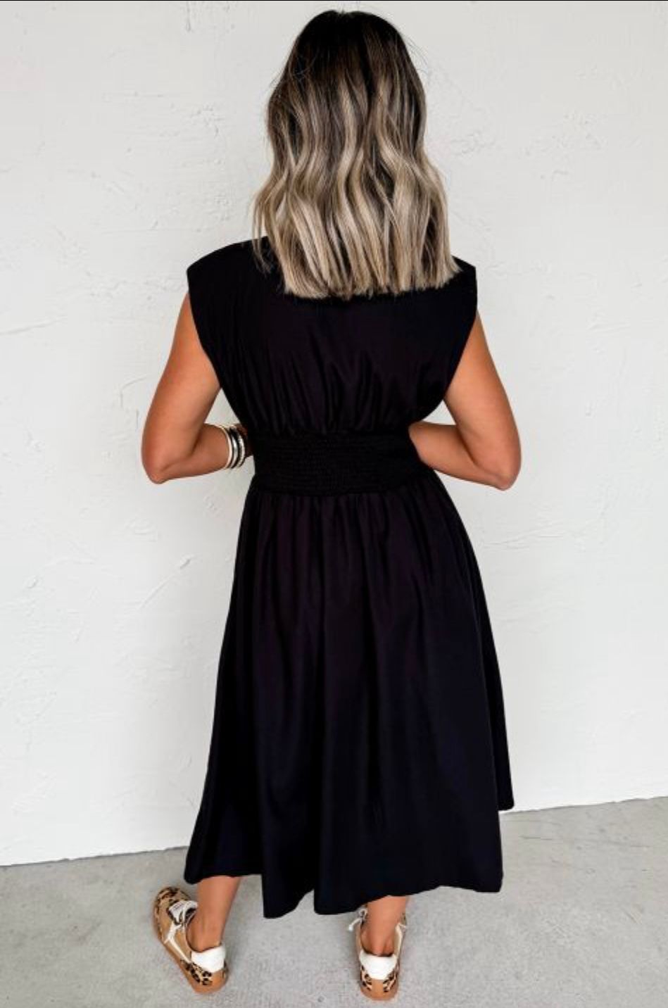 BLACK SLEEVELESS ZIPPED FRONT V NECK SHIRRED WAIST DRESS