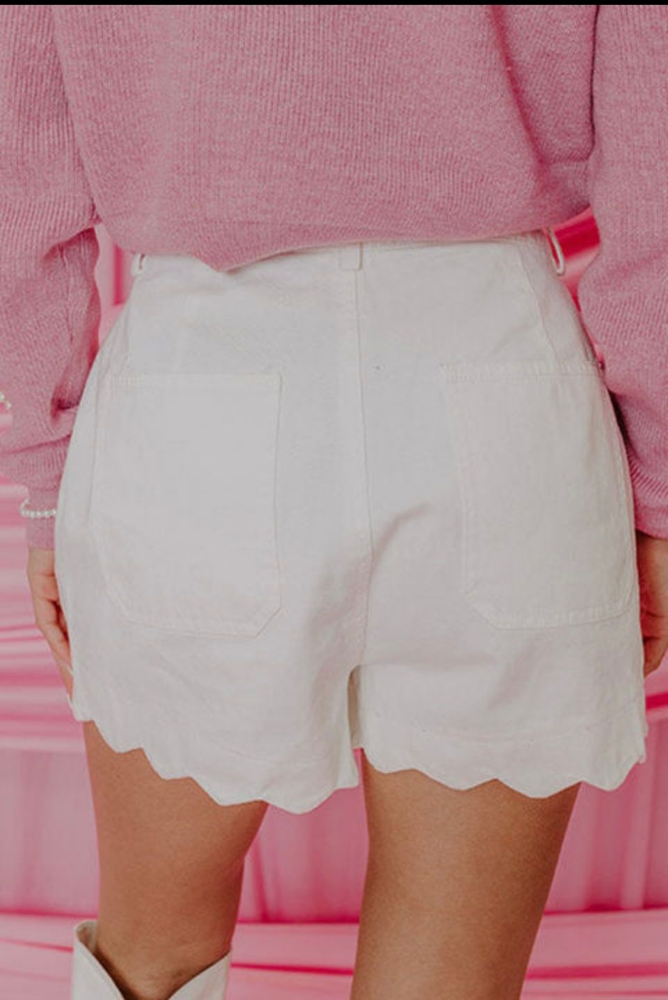WHITE SCALLOPED HEMLINE HIGH WAIST DENIM SHORT