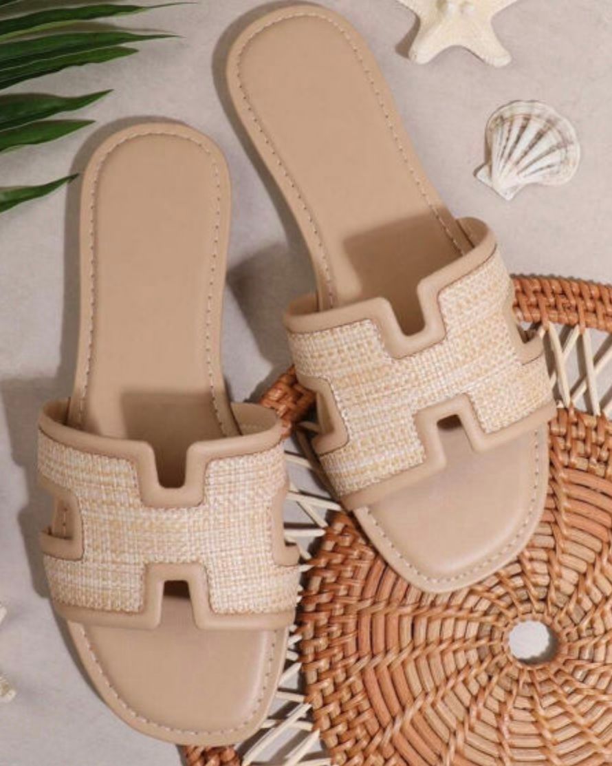 WHITE FAUX RAFFIA DETAILED HOLLOWED OPEN TOE SLIPPERS