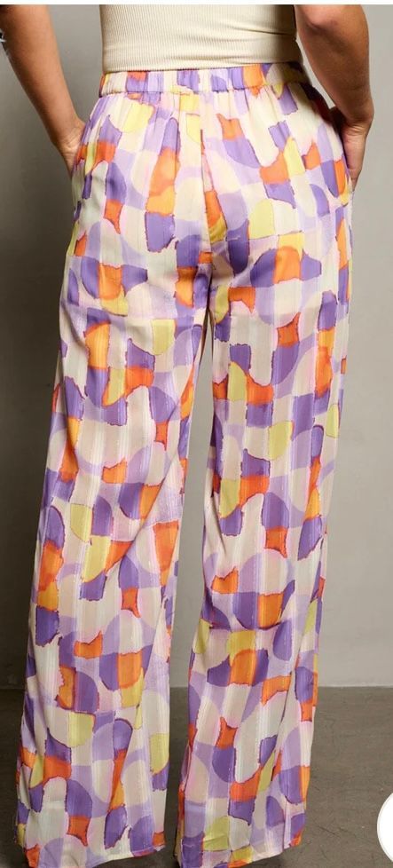 GEOMETRIC PRINT HIGH-WAISTED WIDE LEG PANTS IN WHITE, PURPLE AND ORANGE.