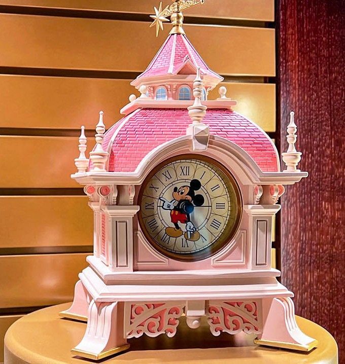 Disneyland parijs hotel klok