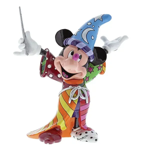 Mickey Mouse-figuurtje verkleed als tovenaar, met kleurrijke mantel, sterrenhoed, opgeheven armen en toverstaf.