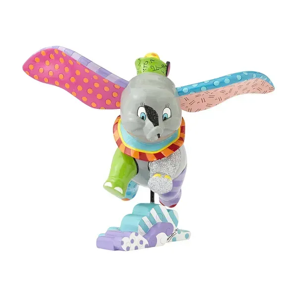 Een Dumbo-figuurtje met kleurrijke vleugels, vliegend boven een wolkachtig decor.