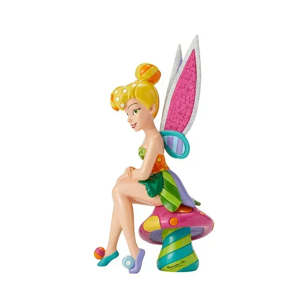 Een Tinkerbell-figuurtje zit op een kleurrijke paddenstoel met roze en groene vleugels.