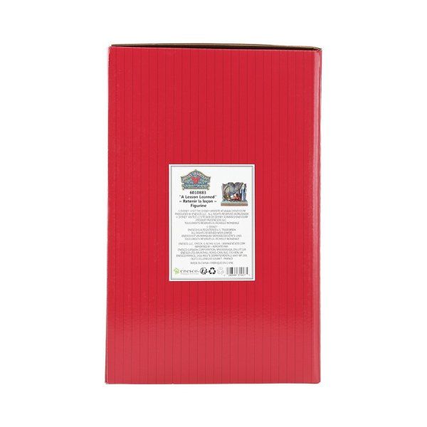 De achterkant van een rode doos met een etiket erop.