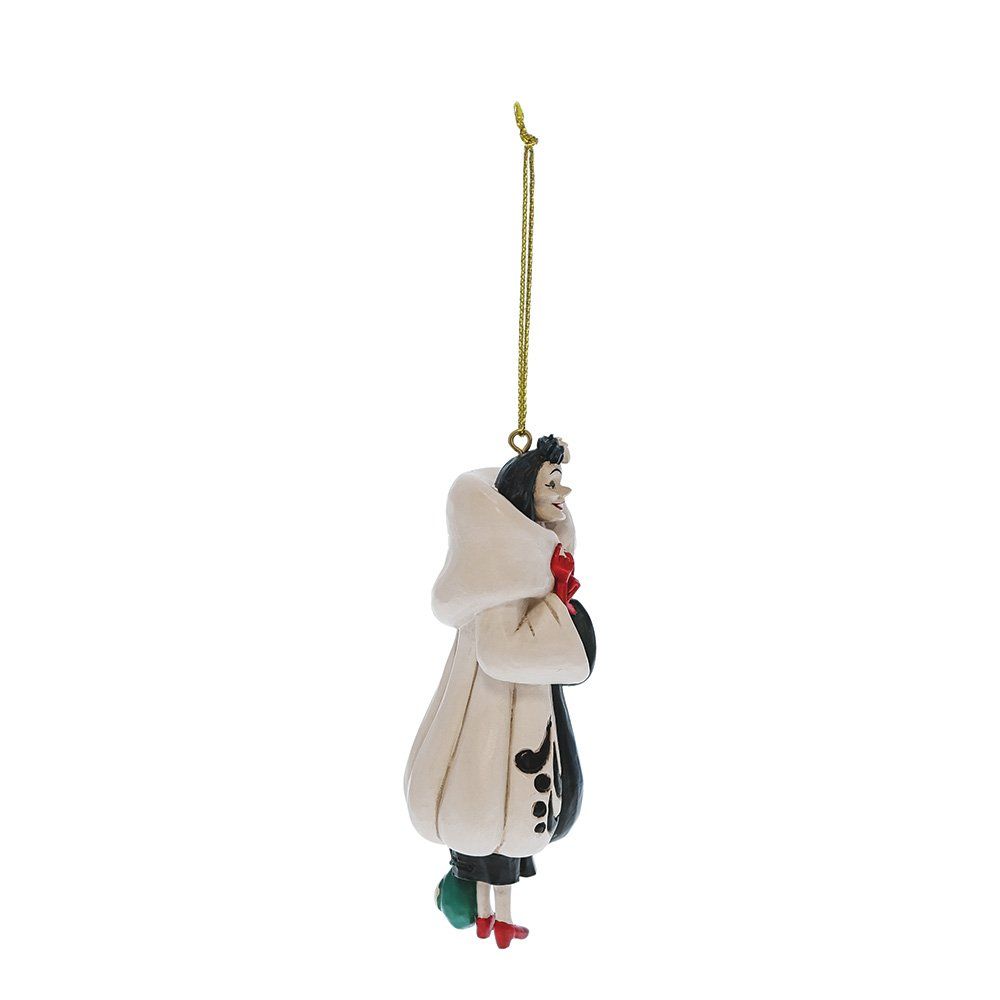 Kerstornament van Cruella de Vil met witte jas en zwart-wit haar.