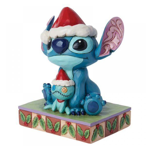 Een beeldje van Stitch met een kerstmuts op