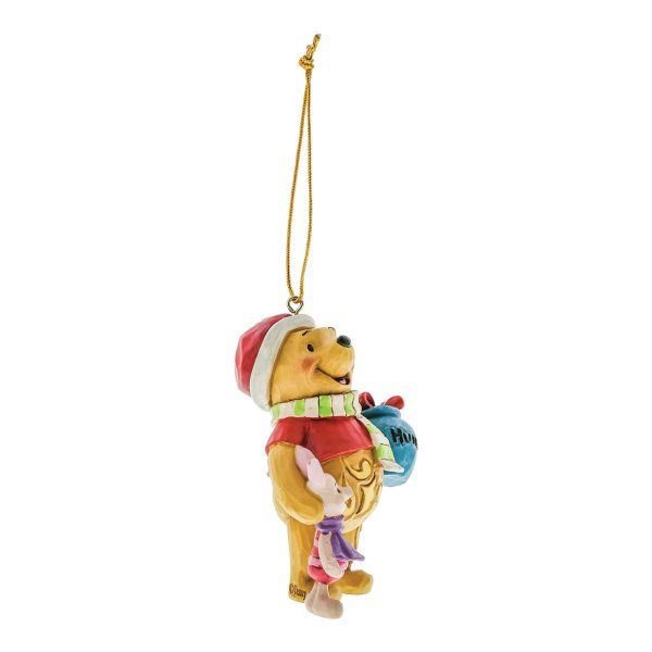 Een Winnie de Poeh-ornament hangt aan een touwtje