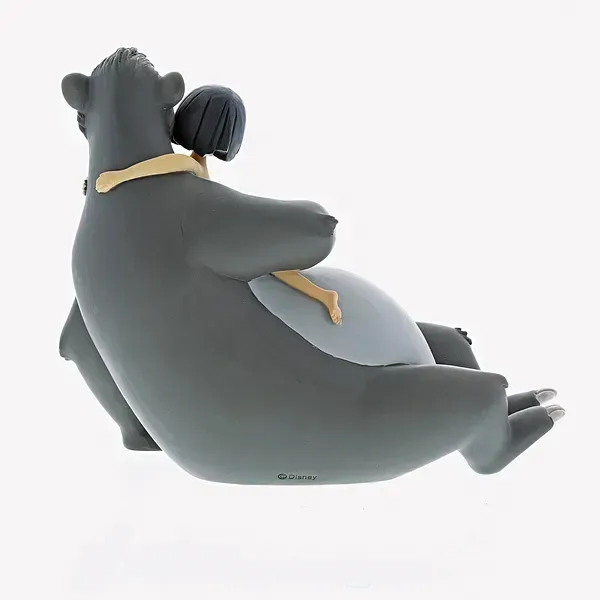 Baloo de beer die Mowgli omhelst, beide figuren uit Het Jungleboek. Grijs en beige.