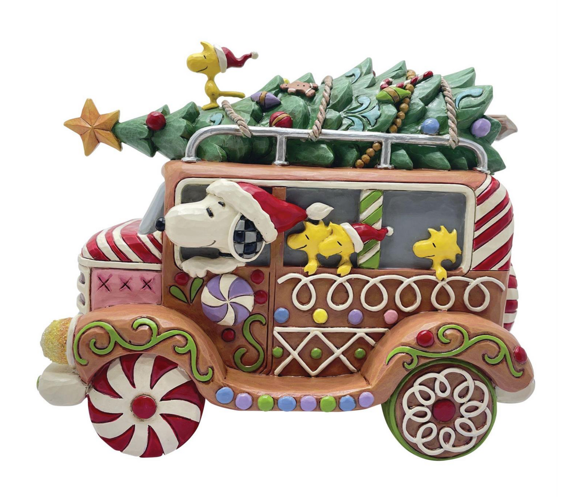 Een peperkoekenbusje met Snoopy en Woodstock die een kerstboom op de bovenkant ervan vervoeren.