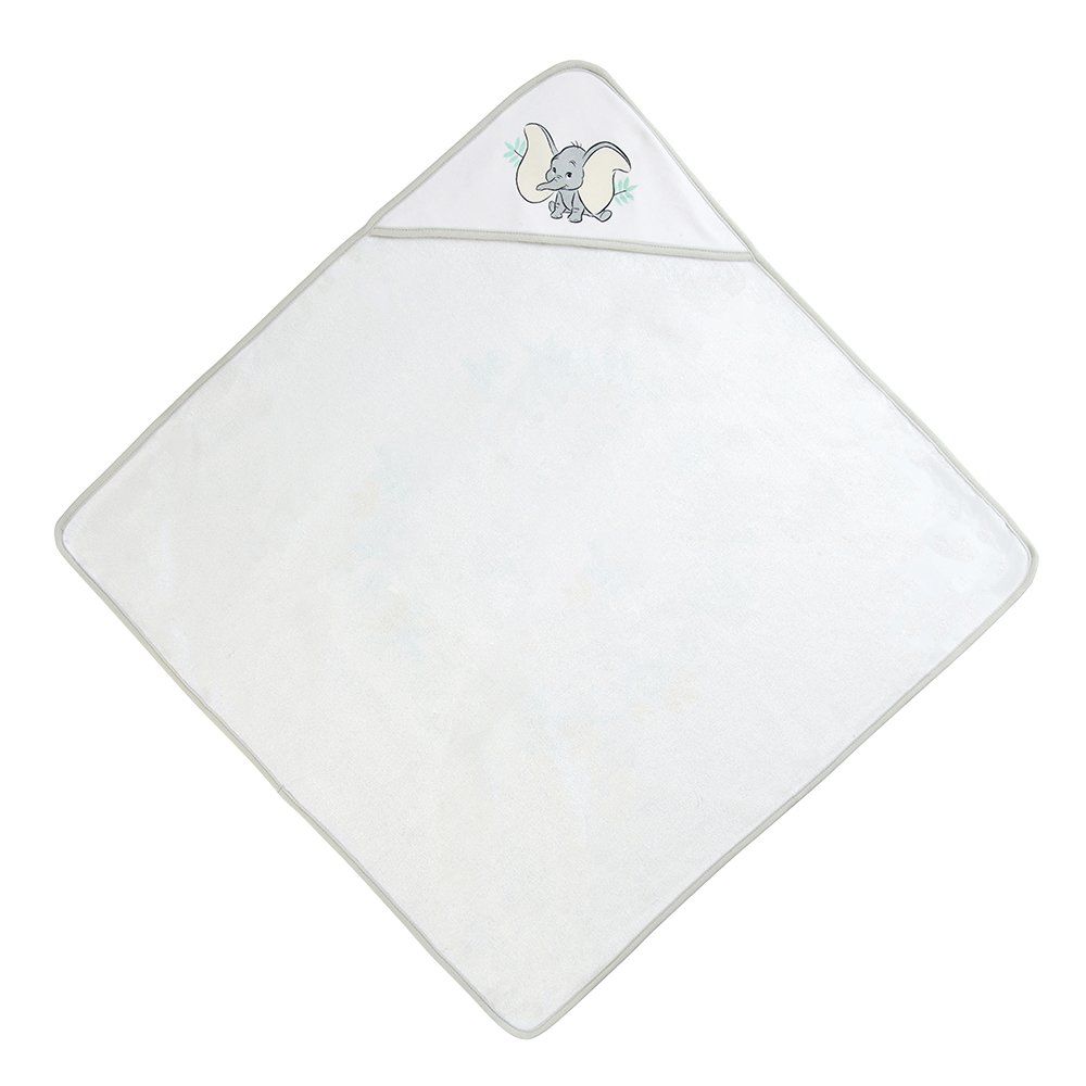 Een witte handdoek met daarop een geborduurde olifant